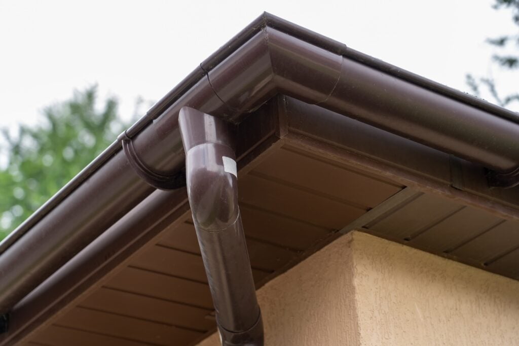 roof overhang integration with gutter