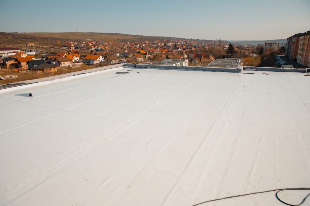Flat roof with hot air welded pvc membrane waterproofing for ballasted system