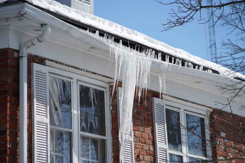 signs roof needs winter inspection